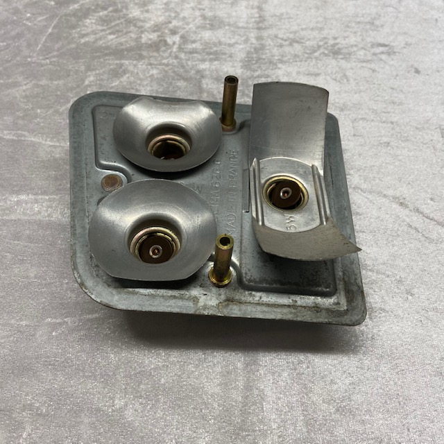 Metallfassung Rückleuchte links 2CV gebraucht Seima 626G