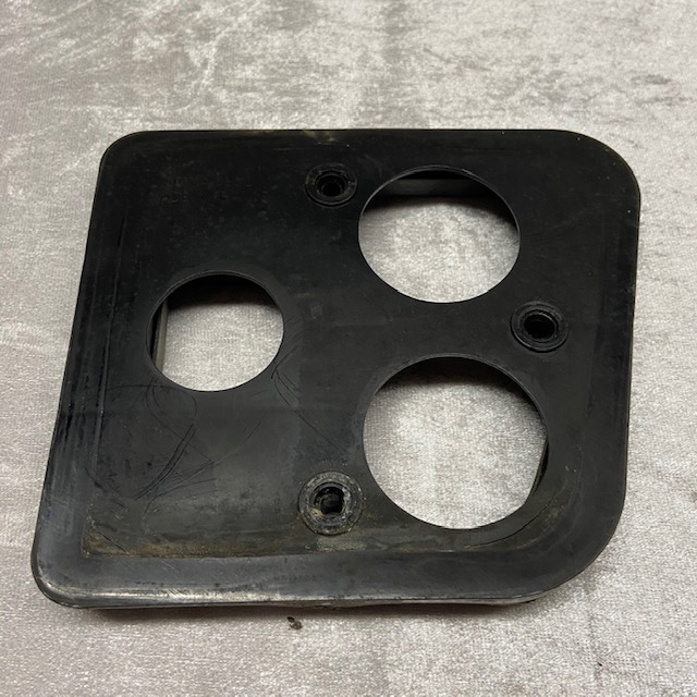 Abstandssockel für Rückleuchte rechts schwarz 2CV Seima 583D gebraucht