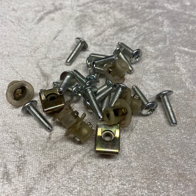 Schraubensatz Plastiktürverkleidung 2CV