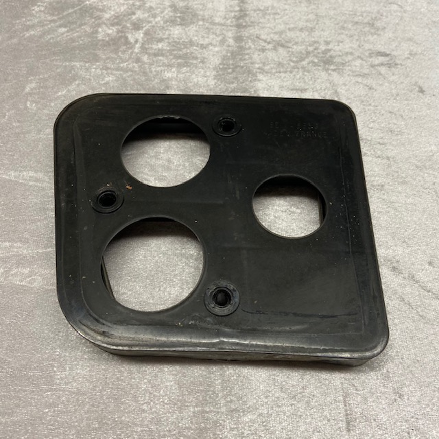 Abstandssockel für Rückleuchte links schwarz 2CV Seima 583G gebraucht